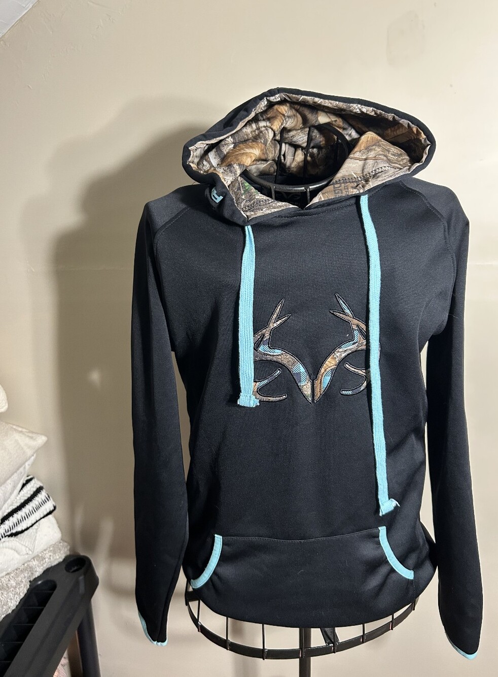 camo black   womens size medium sweatshirt  outdoor gorpcore hoodie